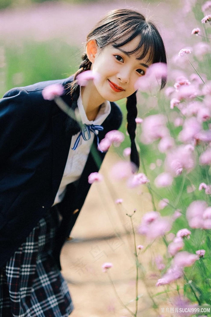 边摸边吃奶又黄激烈动漫