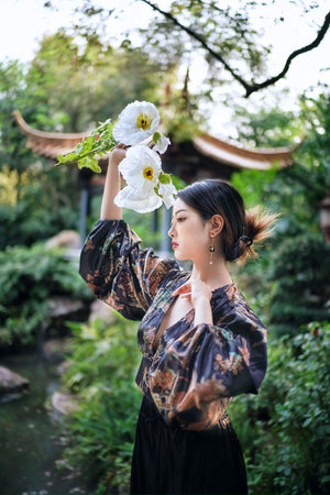 我才不会被女孩子欺负